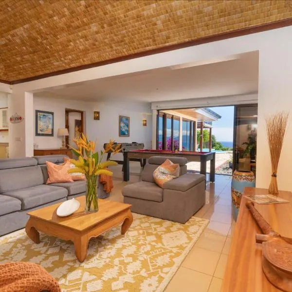 Magnificent 5 Br Villa with pool: amazing views, hotel in Punaauia