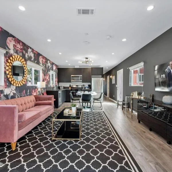 Art Deco by AvantStay 1920s Remodeled Bungalow Open Layout Courtyard, hotel en Los Ángeles