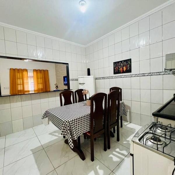 Casa para até 8 pessoas a 5 min da praia com churrasqueira e 3 vagas de garagem - Foto 3