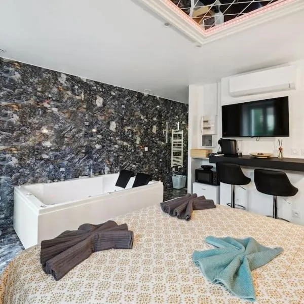 Love Room - La Création d'Adam avec Jacuzzi, hotel in Corbeil-Essonnes