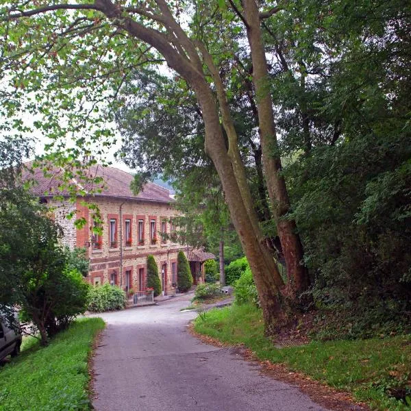 Château Lou Cante Perdrix, hotel v destinaci La Vernarède