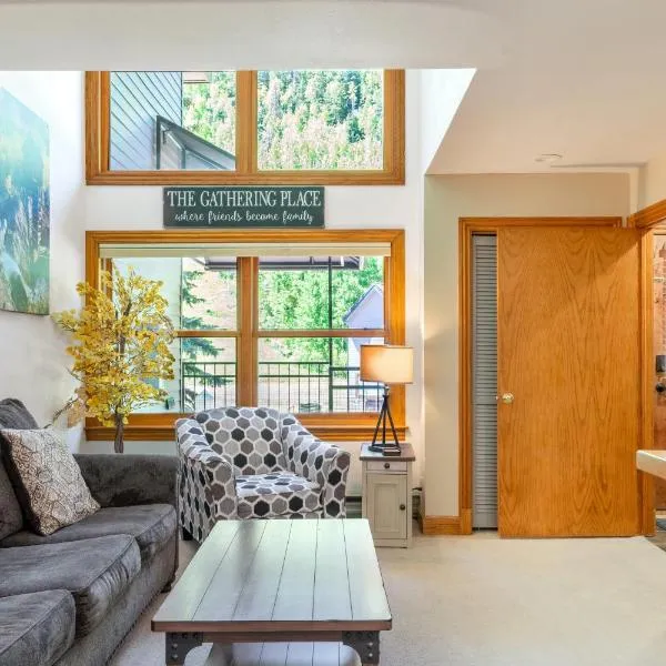 Cimarron Lodge 14 by AvantStay Ski-InSki-Out Property in Complex w Two Hot Tubs Permit3601, hotel in Telluride