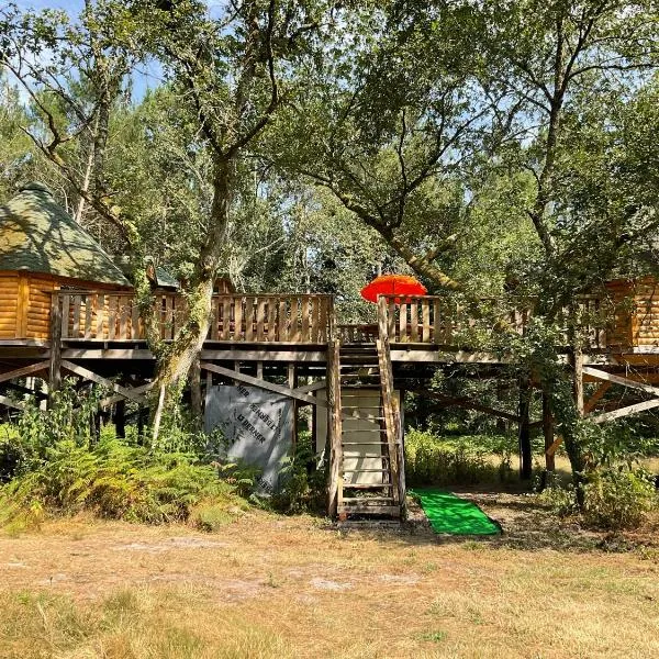 Les cabanes PALOMBIERE, hotel v destinaci Allons
