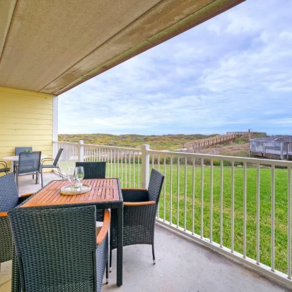 Salt Sun by AvantStay Beach Access Pool, hotel in Port Aransas