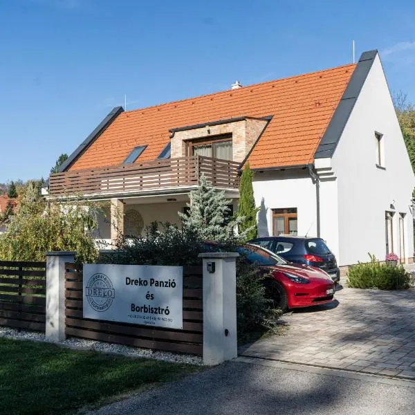 Dreko Panzió & Borbisztró, hotel v destinaci Győrújbarát