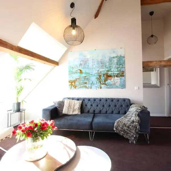 Spacious loft in listed building, hotel in Vianen