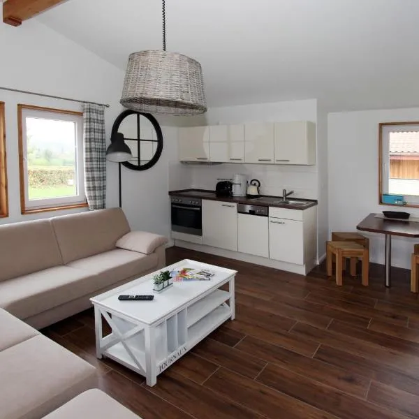 Ferienhaus 6 Campingpark Waldesruh, hotel di Behrensdorf