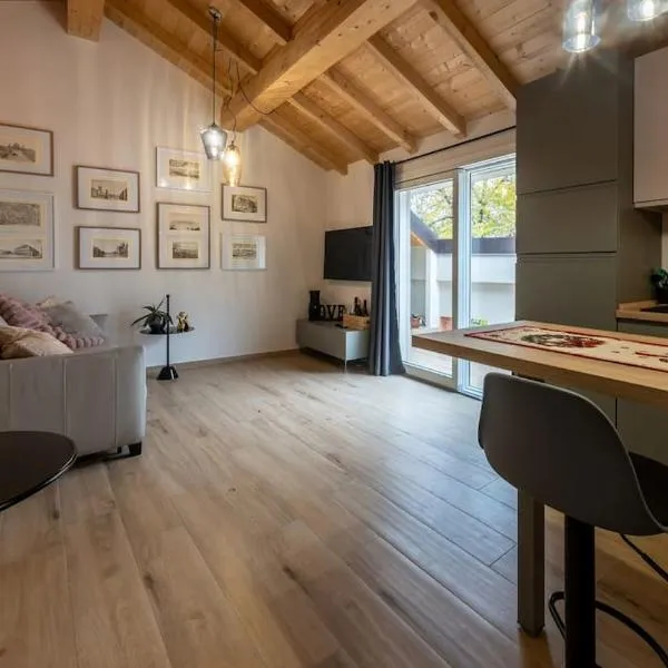 Bright Hall apartment Reggio Emilia Centro Storico, hotel in Reggio Emilia