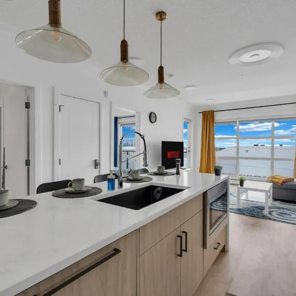 Bright Condo with Balcony & Free Parking, hotel en Calgary