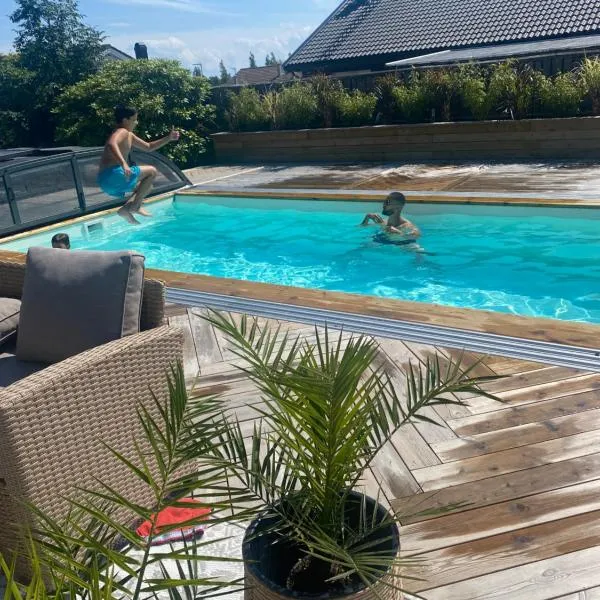 Stan- och strandnära poolvilla., hotel v destinácii Halmstad