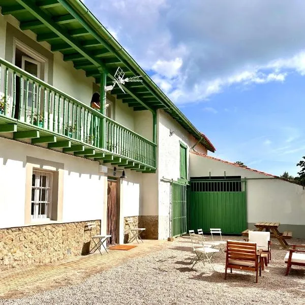 Casona a 1km de la playa de Gerra, hotel v destinaci La Revilla
