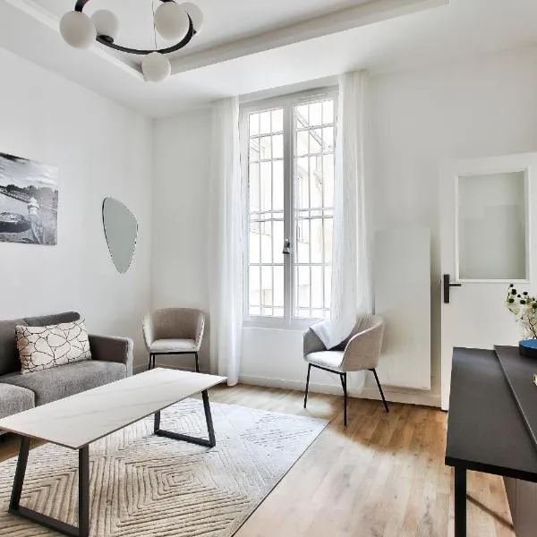 Marais Elegance Suite - Two bedrooms, готель у Парижі
