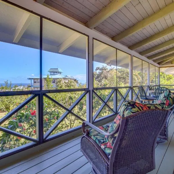 Honomu Home w/ Screened Lanai + Ocean Views!, hotel en Pepeekeo