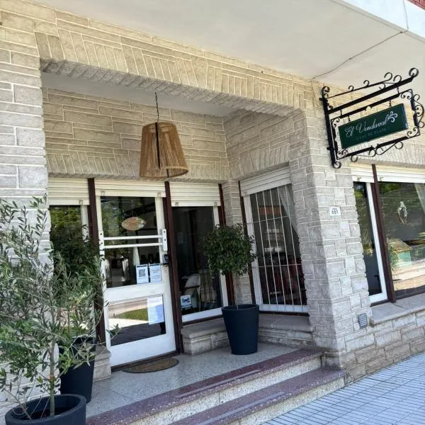 Hostal El Vendaval, hotel v destinaci Miramar
