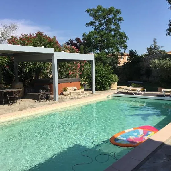 Cigales sous oliviers, hotel em Mouriès