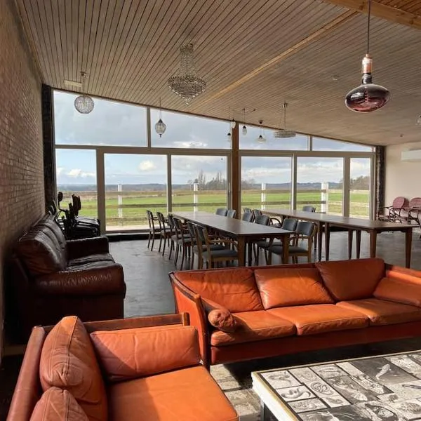 Eventyrligt og rummeligt hus med havudsigt, hotel en Borre