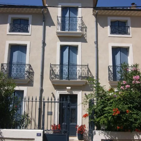 Le Petit Molière – hotel w mieście Servian