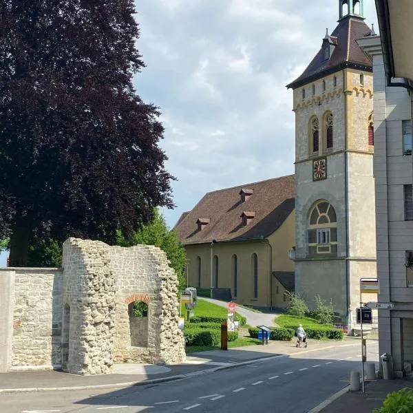 Zentrales Schloss Apartment, hotel v destinaci Arbon