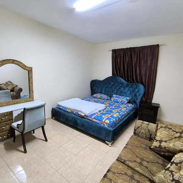 Rooms opposite mega mall in telephone shops roundabout flat no 203, hotel v destinácii Sharjah