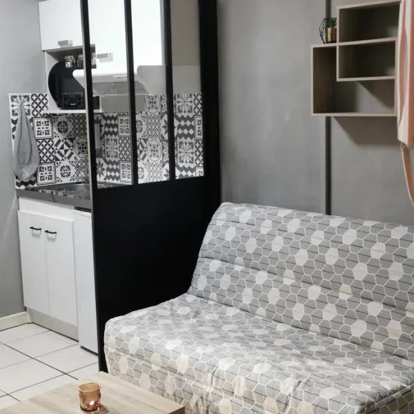 "Charmant"studio avec balcon, hotel v destinácii Laxou