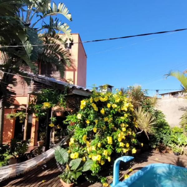 Belíssima casa de praia com piscina disponível para o feriado