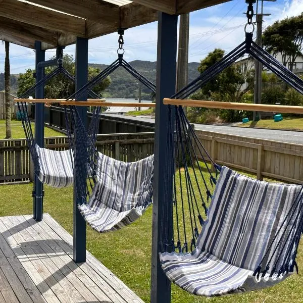 Relaxing Raglan & the Boat House, hotel di Raglan