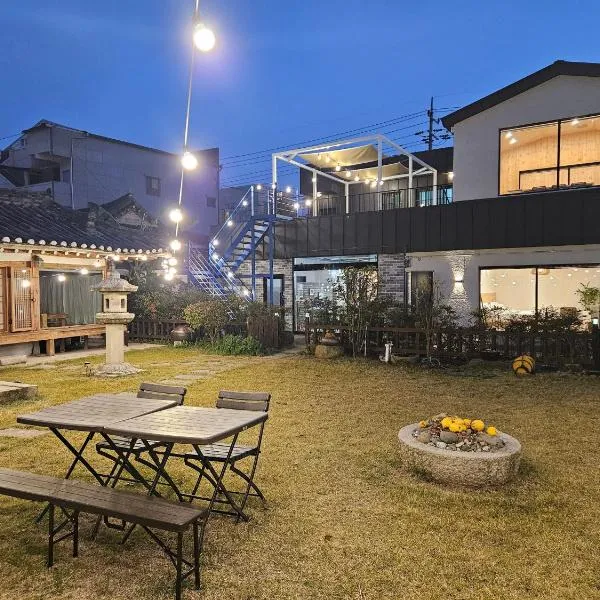 Stay33 Pet friendly house near Hwangridangil，位于庆州的酒店