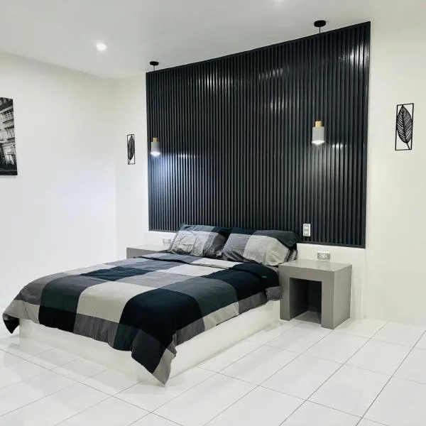 Hotel Sisters Inn: Moalboal şehrinde bir otel