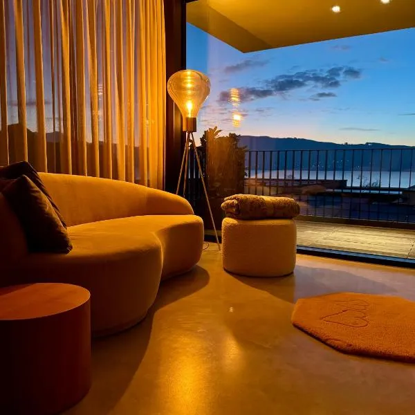 ORANGE LOUNGE Attersee, hotel v destinaci Weyregg