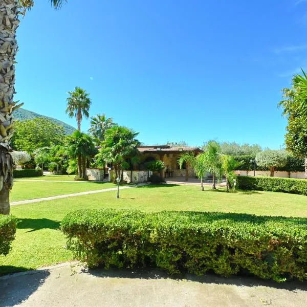 Garden House – hotel w mieście San Felice a Cancello