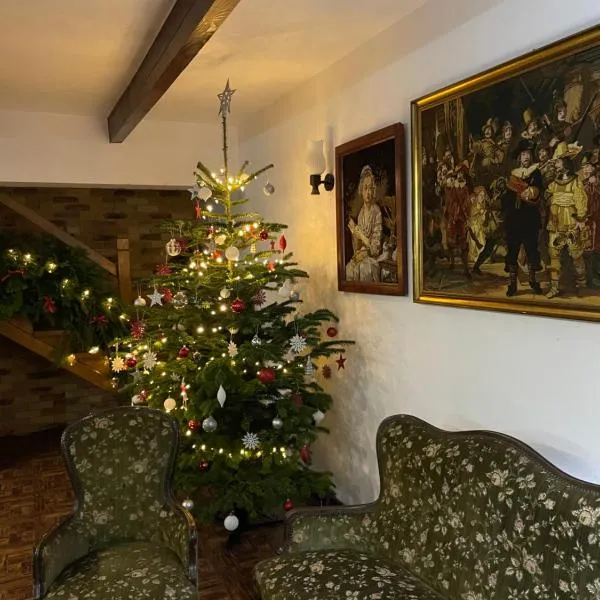 Casa La doi nuci, hotel in Brădet
