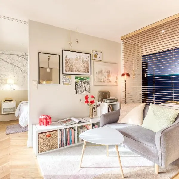 Charmant Appart, terrasse verdoyante, proche Paris, hotel in Saint-Maur-des-Fossés