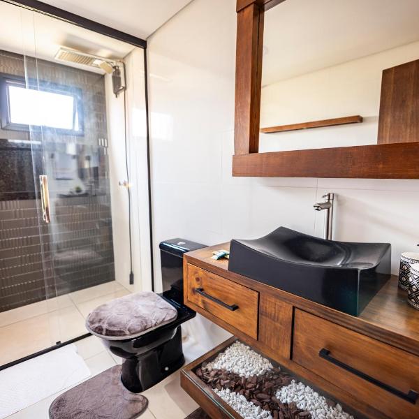 Cabana Aconchegante a 800m da Praia com 4 Quartos, Lareira Externa, Aquecedor em 2 Quartos, Netflix e Pet Friendly - Foto 3