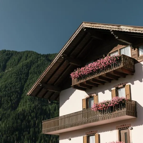 Appartamenti Al Bivio, hotel v destinaci Imer