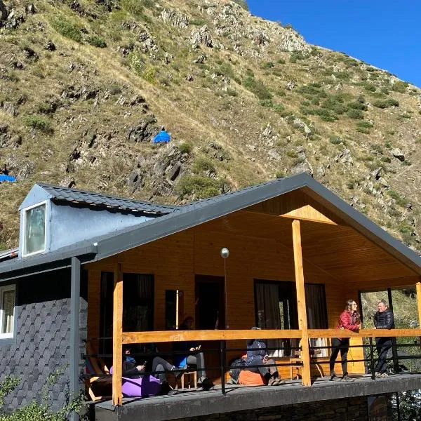 Guesthouse Shete, hotel v destinaci Khonischala