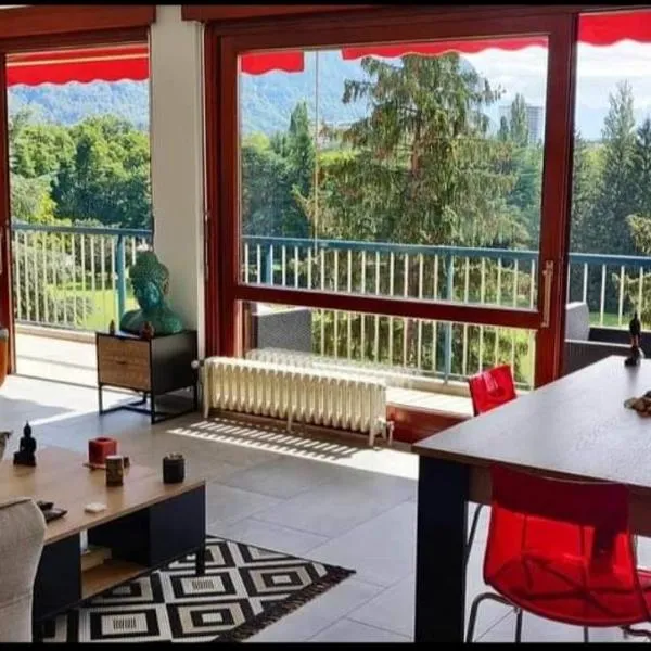 T2 unique à st Egreve – hotel w mieście Saint-Égrève