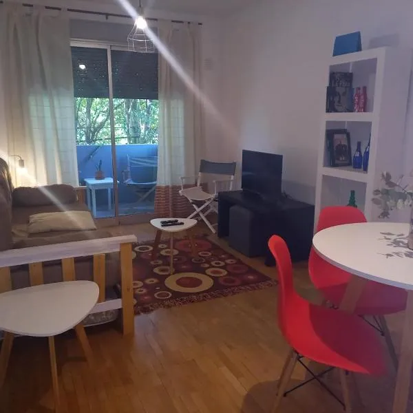 DEPARTAMENTO a PASOS del CENTRO, BARRIO NORTE, 4 PERSONAS, hotel in La Plata