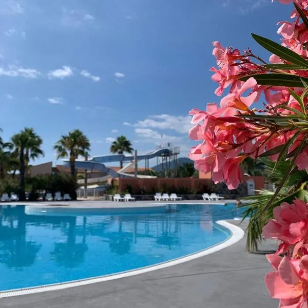 Camping Del Mar 64, Mobile Home Premium, 2 chambres, 4 personnes, 1 Salles de Bain, bord de mer, готель у місті Аржеле-сюр-Мер