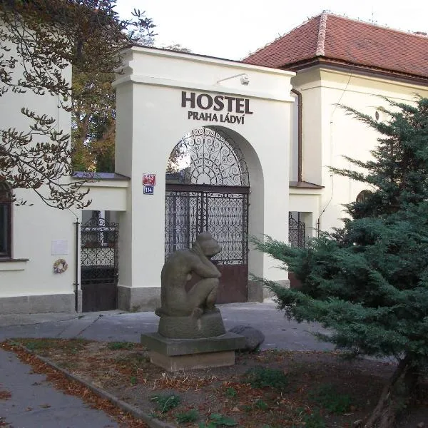 Hostel Praha Ládví, ξενοδοχείο στην Πράγα
