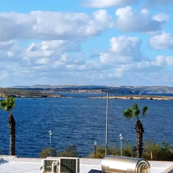'Villa Sylvia', 2 bedrooms with a Spectacular Seaview, hotel v destinaci St Paul's Bay