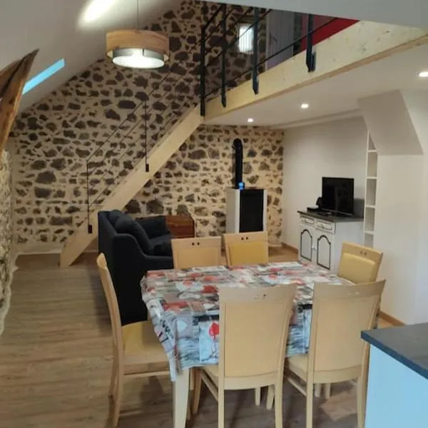 Gite de caractère au coeur de la Chaine des Puys, hotel v destinaci Ceyssat