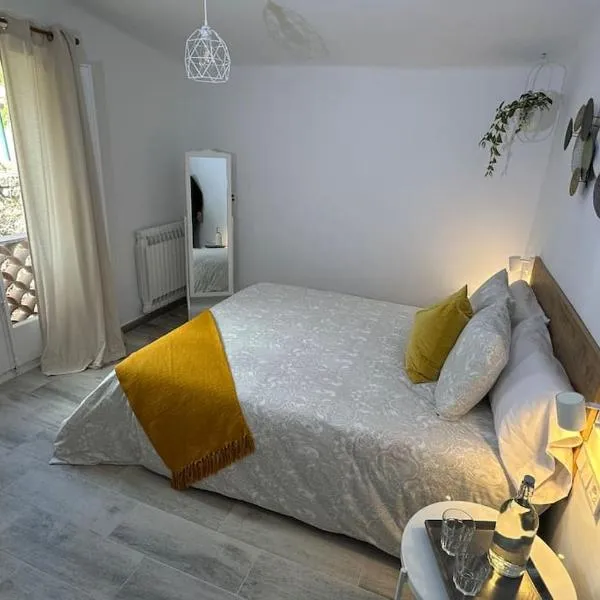 Habitación Roca Foradada en Casa Camí de les Aigües Monistrol de Montserrat, hotel Monistrolban