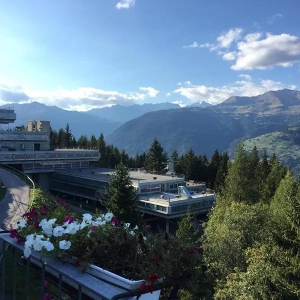 Residence Sole Alto Marillleva 1400 - vista bosco，馬里爾伊瓦的飯店