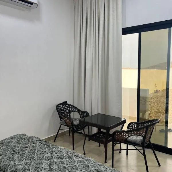 استراحة ملك, hotel v destinaci Junayz al Janūbī