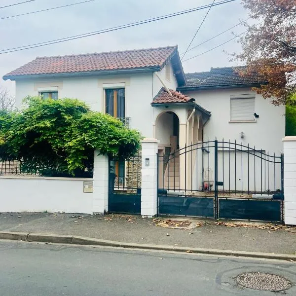 Le coup de cœur Parisien, hotel a Yerres