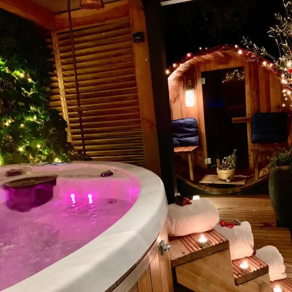 Romantisch Wellness Appartement met privé Hottub Sauna Gamesroom, hotell sihtkohas Den Ham