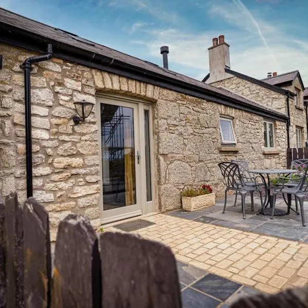 Neat Cottage, seaside cosy converted barn for 4, hotel in Beaumaris