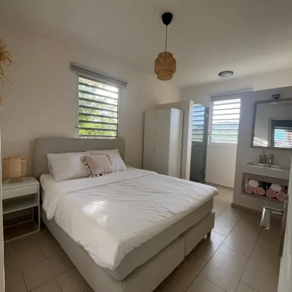 Cocobana 20 - 2 bedroom apartment, hotel in Willemstad