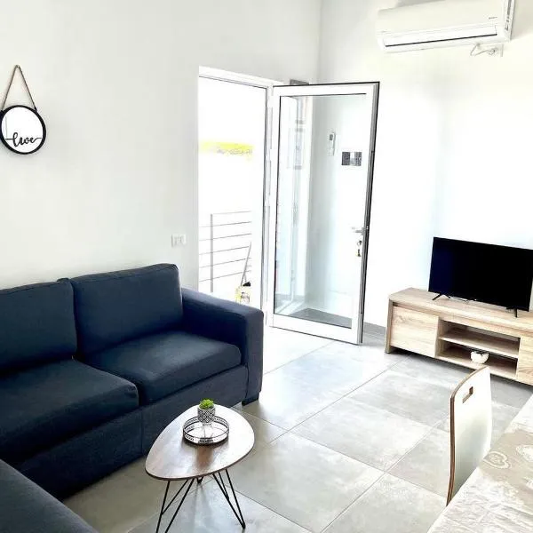 Sunset Apartments, hotel in Baks-Rrjoll