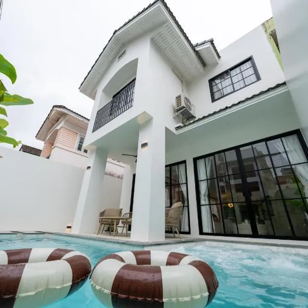 House no 158 Patong pool villa, hotel v destinaci Pláž Patong